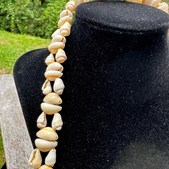 Women’s shells necklace - Picture 3 of 4